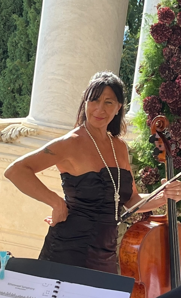 Ilaria Giorgi al violoncello durante un matrimonio con il Golden Bow Ensemble